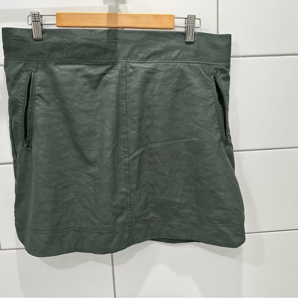 Ovris size L Green (slightly camo)Skort with Pockets